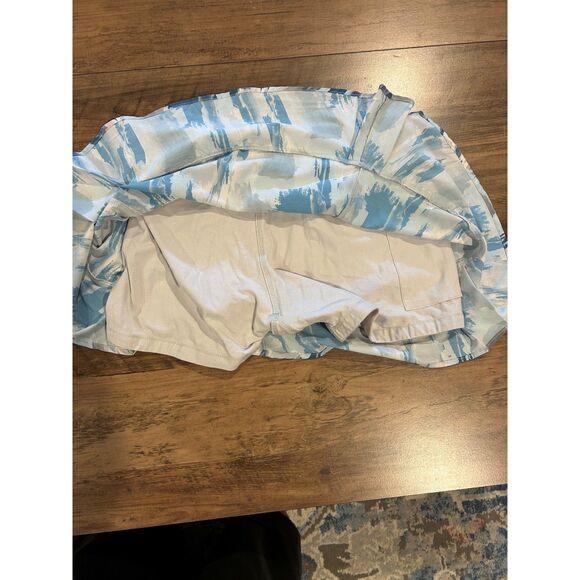 Tasc Performance Skort in Gray/Blue Brushstroke Pattern - Size Medium - Picture 2 of 4